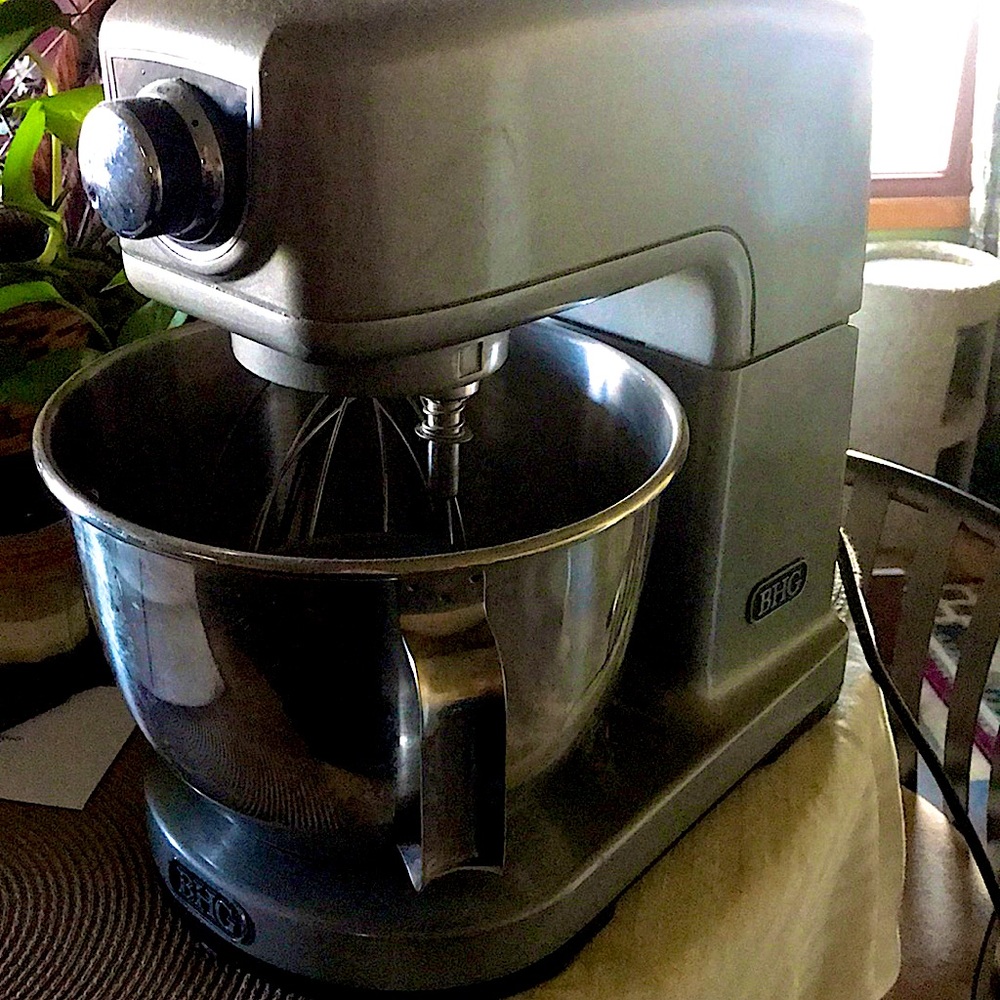 Better Homes & Gardens stand mixer includes a 4.5-qt bowl, plus attachments